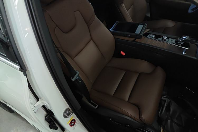 Used Volvo XC60 2025 B5 Four-Wheel Drive Smart & Advanced Luxury Edition
