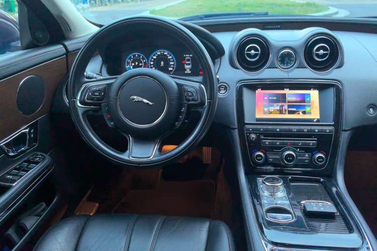 Used Jaguar XJ 2016 XJL 2.0T Two-Wheel-Drive Elegant Business Edition