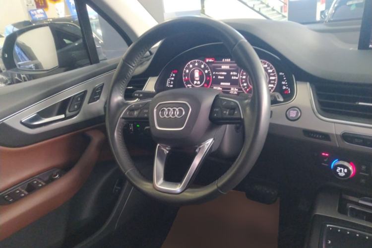 Used Audi Q7 2018 40 TFSI Comfort Model

