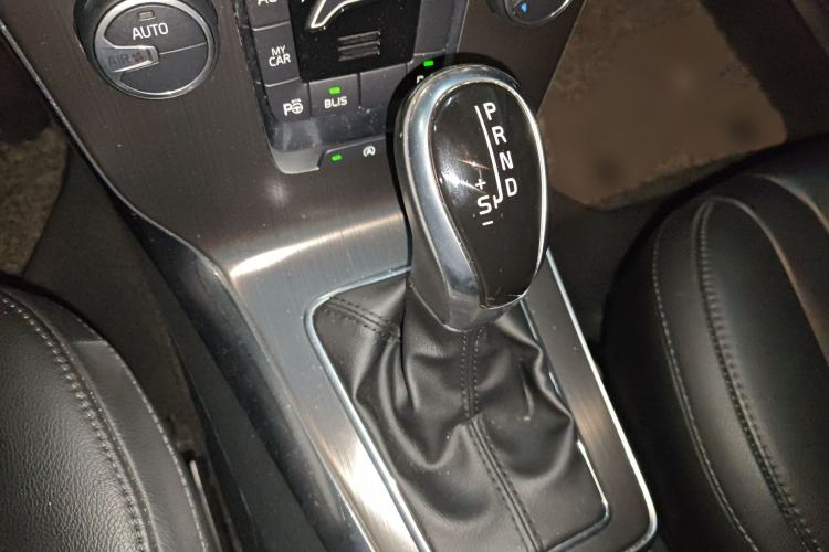 Used Volvo V40 2015 1.6T Zhiya Edition
