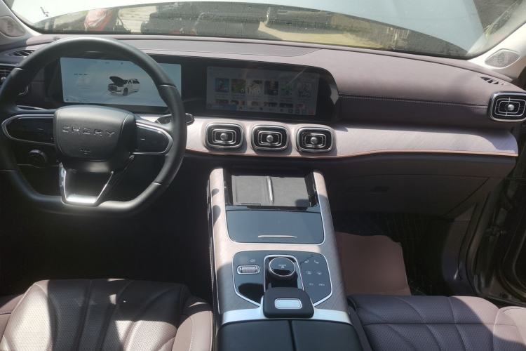 Used Chery Tiggo 9 C-DM 2025 1.5T 106KM Enjoy Edition 5 Seats Lithium-Ion Battery Center Console