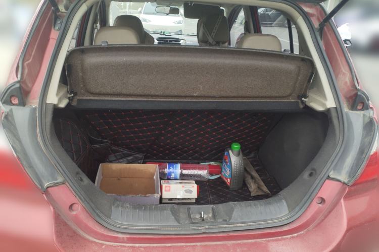 Used Venucia R50 2013 1.6L Manual Luxury Edition
