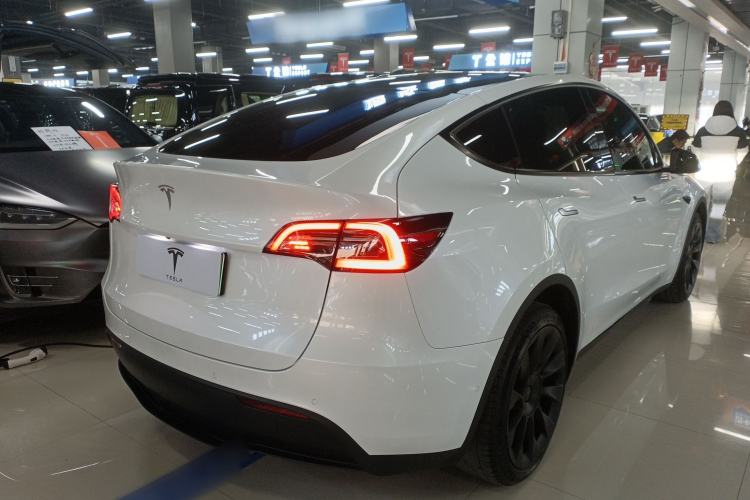 Used Tesla Model Y 2022 Long-Range All-Wheel-Drive Version