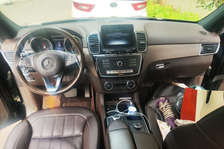 Used Mercedes-Benz GLE 2018 GLE 320 4MATIC Dynamic Edition Collector's Edition Center Console