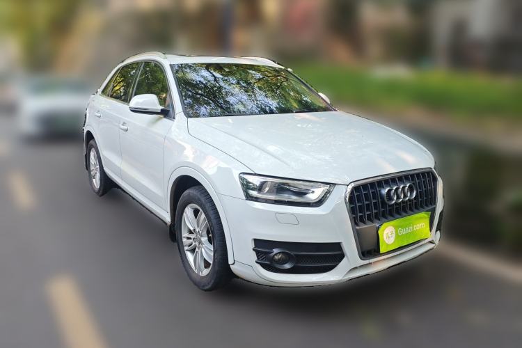 Used Audi Q3 2015 30 TFSI Comfort Model Front Right 45 Deg