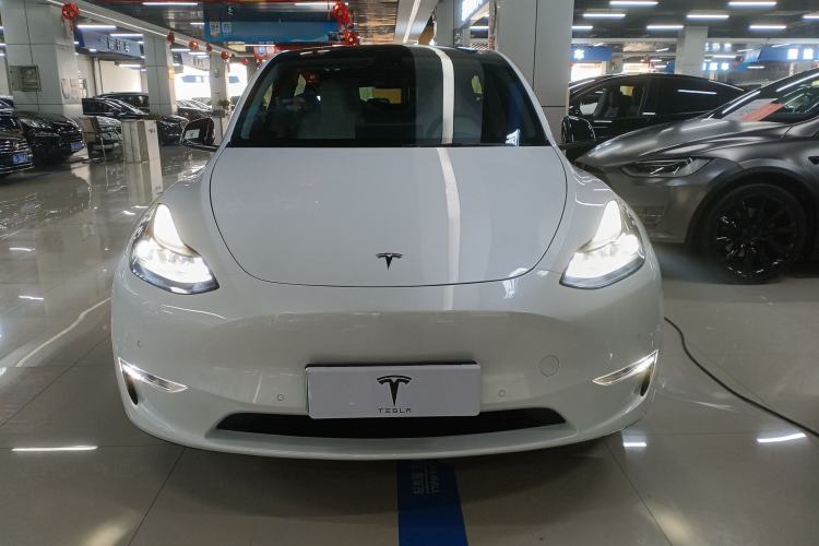 Used Tesla Model Y 2022 Long-Range All-Wheel-Drive Version
