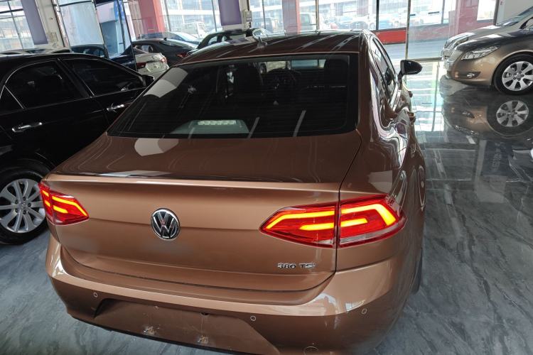 Used Volkswagen Lamando 2017 230TSI DSG Fashion Edition
