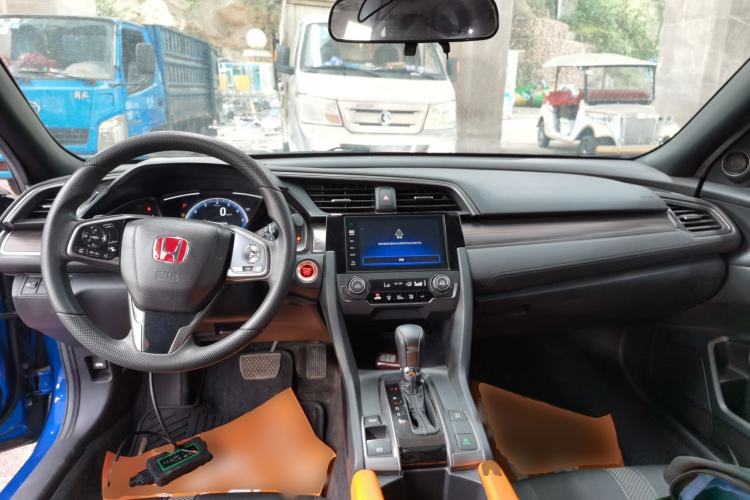 Used Honda Civic 2021 HATCHBACK 220TURBO CVT New Trendsetter Center Console