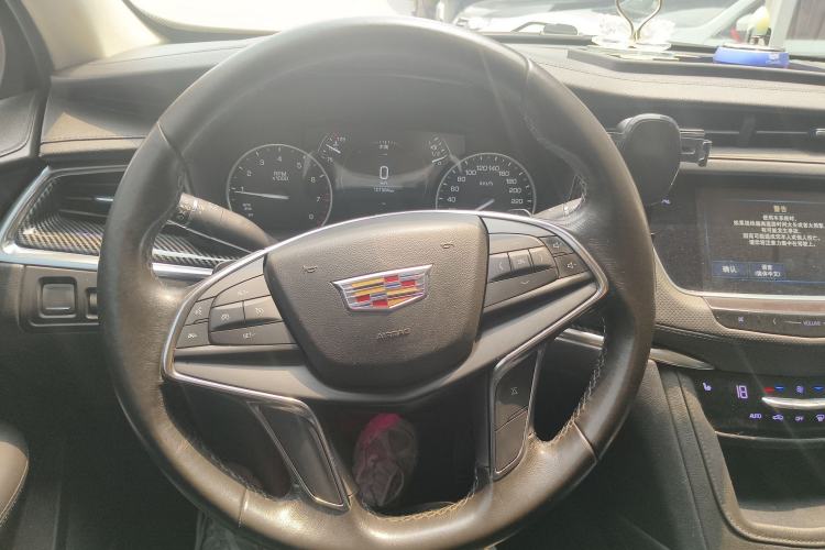Used Cadillac XT5 2018 25T Luxury Model Steering Wheel