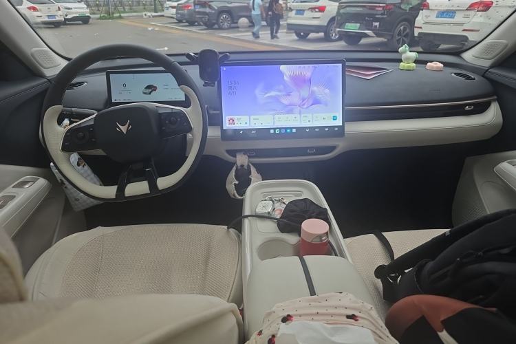 Used ARCFOX T1 2025 Model 425 PLUS Center Console