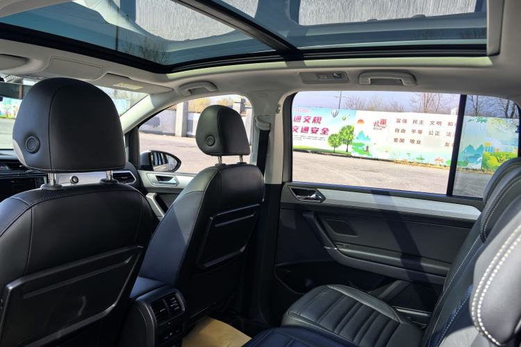 Used Volkswagen Touran 2018 Volkswagen Touran L 280TSI DSG Boundary Edition 7 Seats China VI Standard Headliner