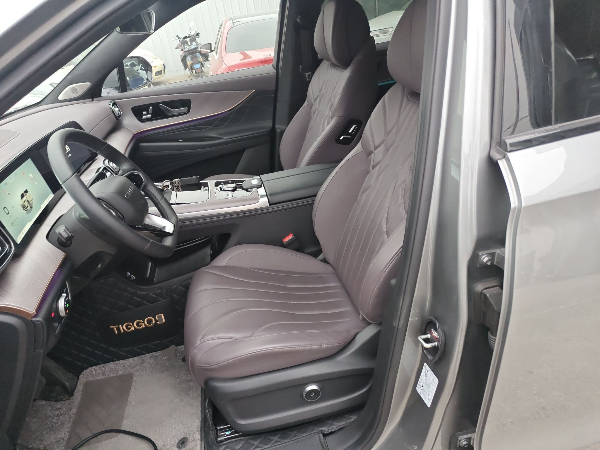 Переднее сиденье в автомобиле