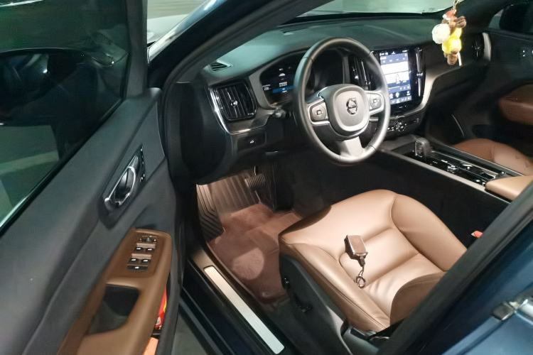Used Volvo XC60 2025 B5 4x4 Smart Luxury Edition
