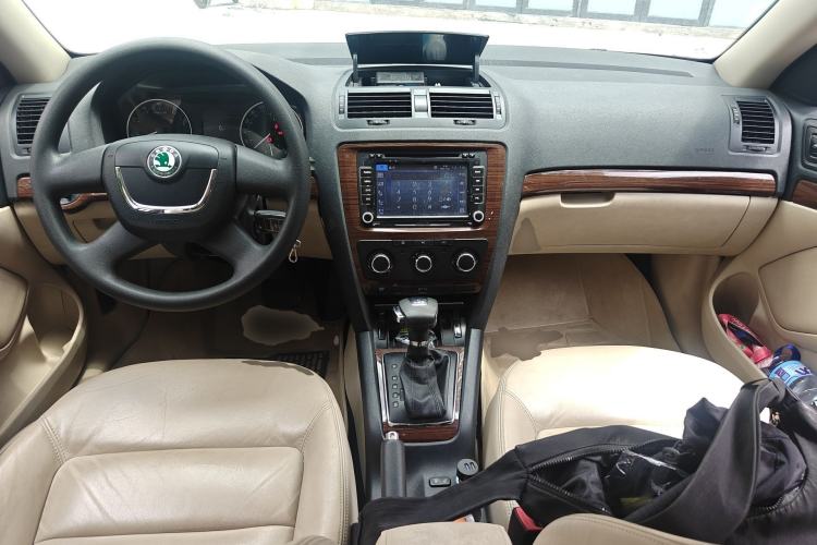 Used Skoda Octavia 2012 1.4TSI DSG Yijun Edition Center Console