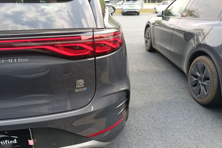 Used BYD Tang New Energy 2025 Intelligent Driving Version DM-i 115KM Flagship Edition Right Rear Taillight