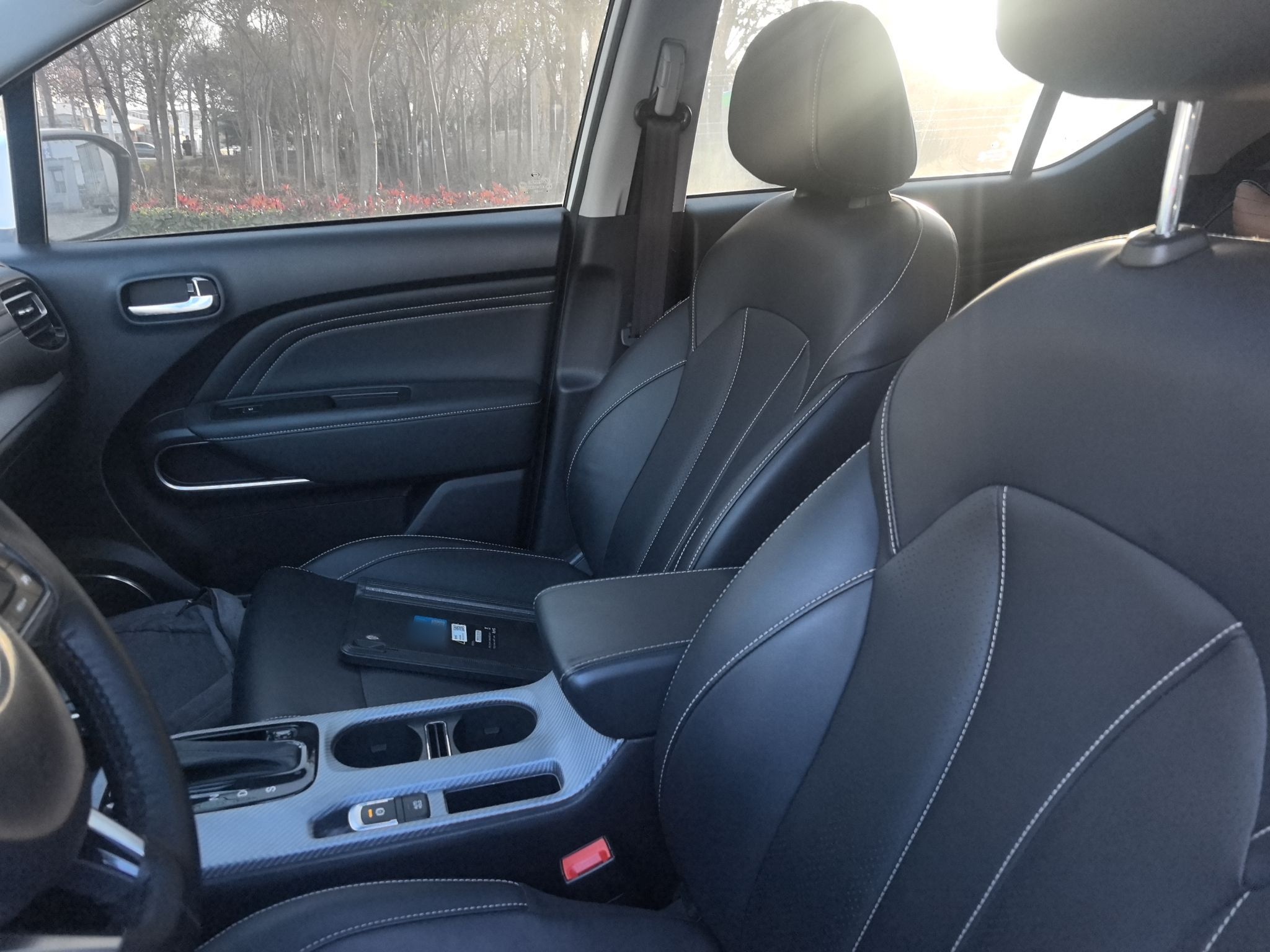 المقاعد الأمامية داخل السيارة