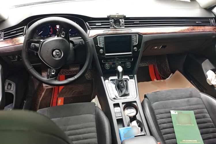 Used Volkswagen Magotan 2017 330TSI DSG Luxury Model Center Console