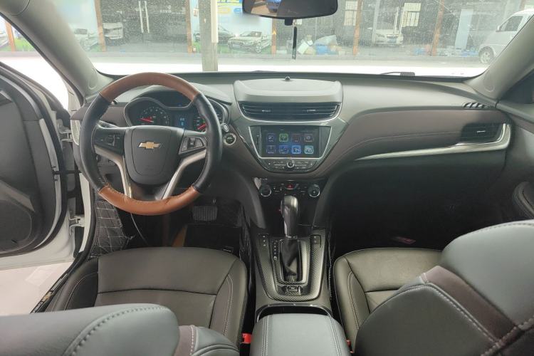 Used Chevrolet Malibu 2018 530T Automatic Luxury Edition Center Console