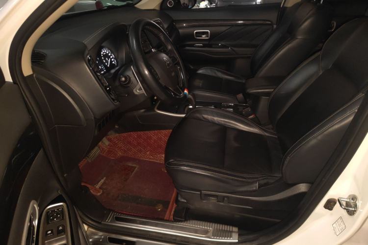 Used Mitsubishi Outlander 2019 2.0L Two-Wheel Drive Comfort Edition 5 Seats China VI Standard