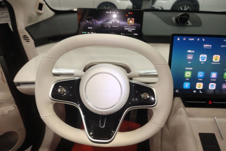 Used Hima Luxeed R7 2024 All-Electric 736 km Ultra Steering Wheel