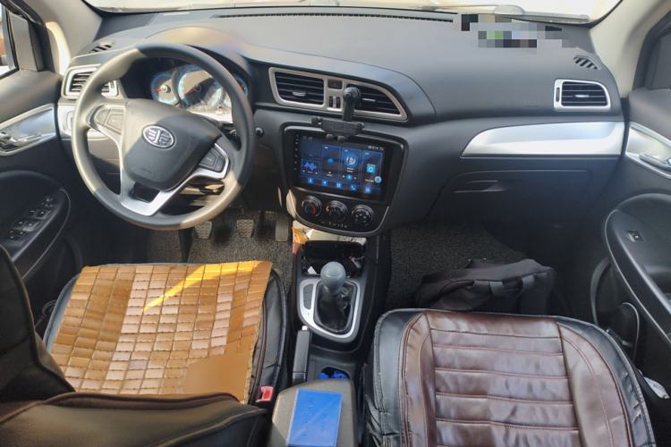 Used FAW Junpai D60 2015 1.5L Manual Standard Edition Center Console