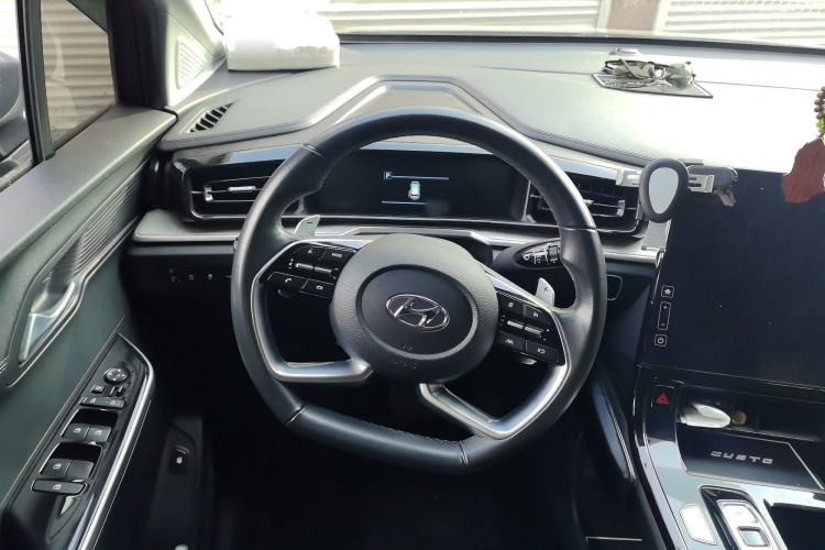 Used Hyundai Custo 2021 270TGDi Prestige LUX Steering Wheel