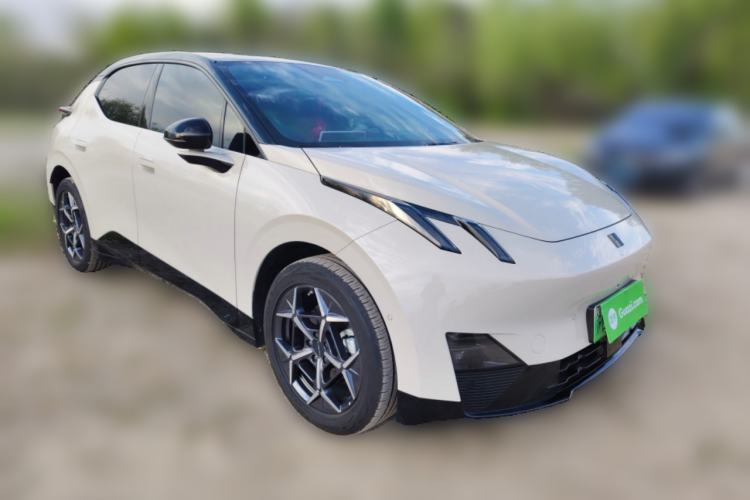 Used Lynk & Co Z20 2025 530 km Range Rear-Wheel Drive Max Front Right 45 Deg