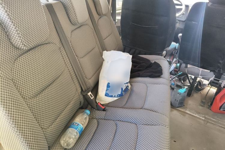 Used Iveco Daily 2020 2.5T A35 Passenger Van with Dual Tires Low Roof 5-9 Seats China V Emission Standard Left Rear Seat