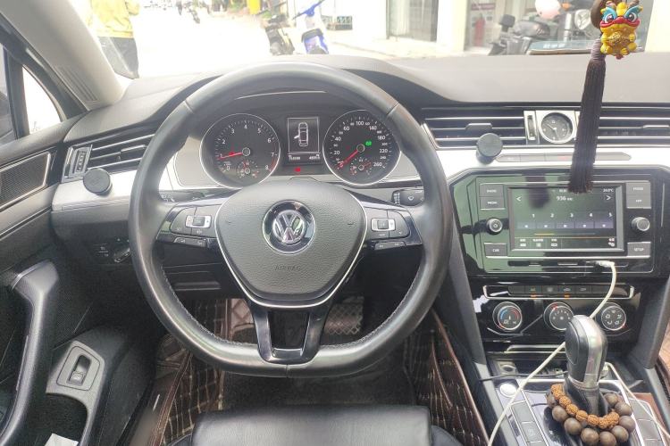 Used Volkswagen Magotan 2019 330TSI DSG Leading Model China VI Standard Steering Wheel