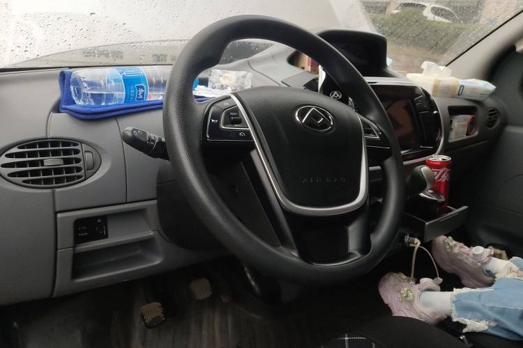 Used SAIC MAXUS Xintu V80 2023 2.0T Manual Classic Aoyuntong Short Wheelbase Ultra-Low Roof 5/6-Seater Center Console