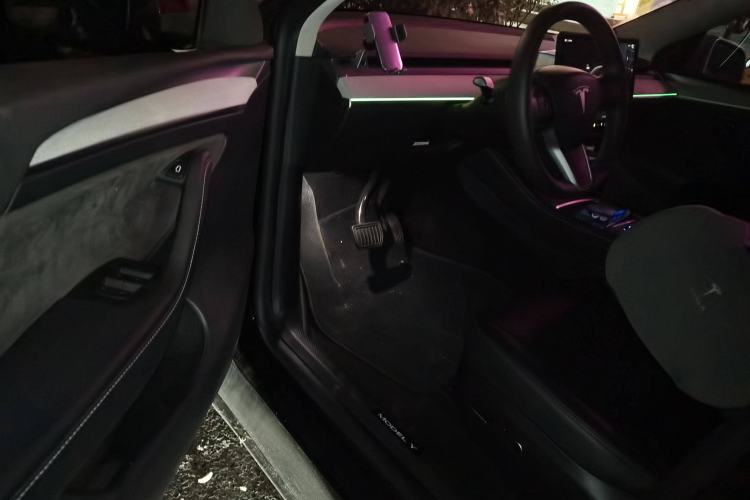 Used Tesla Model Y 2023 Rear-Wheel-Drive Version
