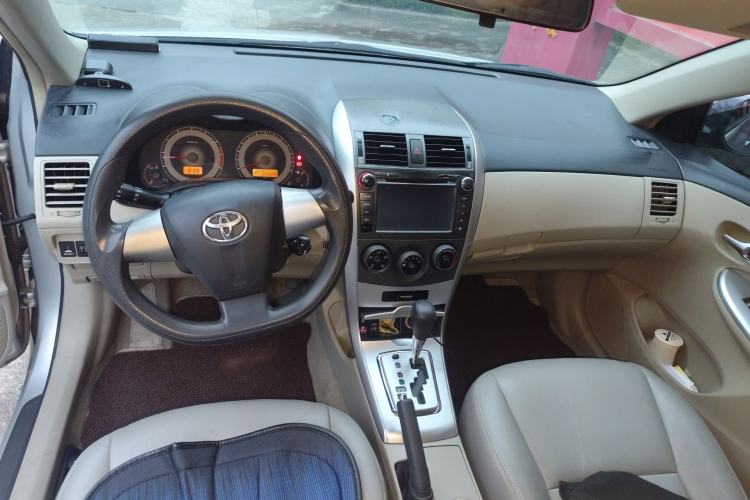 Used Toyota Corolla 2011 1.6L Automatic GL Center Console