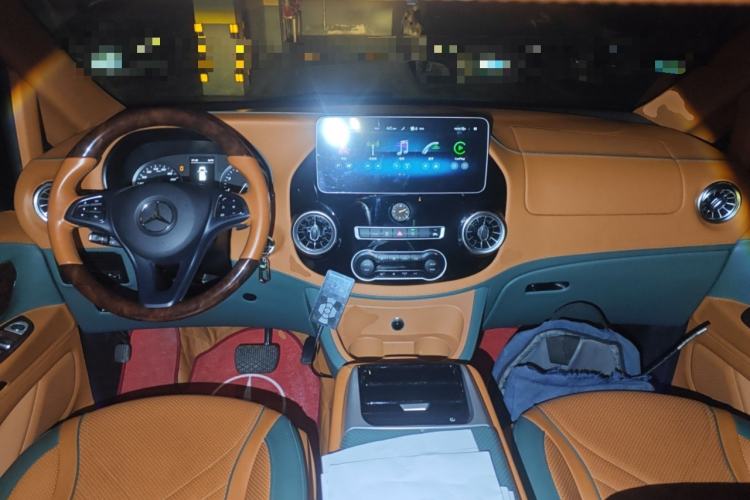 Used Mercedes-Benz Vito 2023 2.0T Elite Version 7 Seats Center Console