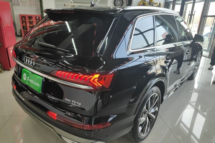 Used Audi Q7 2022 55 TFSI quattro S line Sport model

