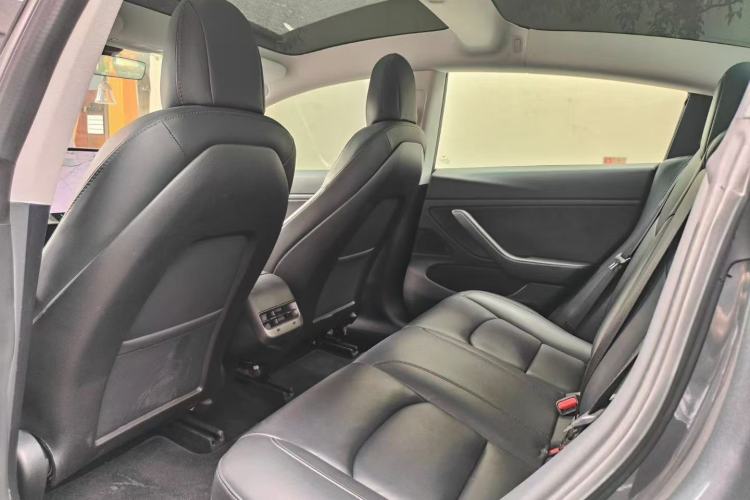 Used Tesla Model 3 2019 Long-Range Rear-Wheel-Drive Version Interior 3