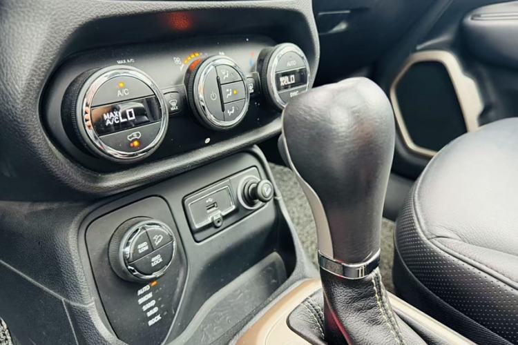 Used Jeep Renegade 2017 180TS Automatic All-Wheel Drive Versatile Edition
