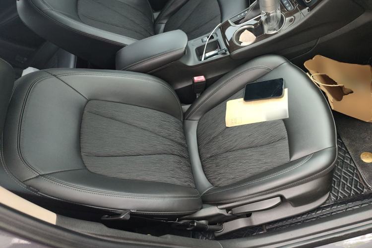 Used Buick Verano 2018 Sedan 20T Dual-Clutch Leading Model Right Front Seat