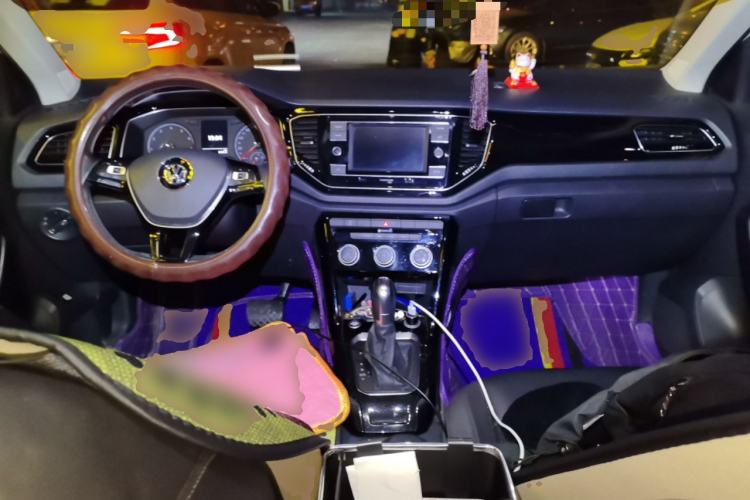 Used Volkswagen T-ROC 2018 280TSI DSG Two-Wheel-Drive Comfort Version China V Standard Center Console