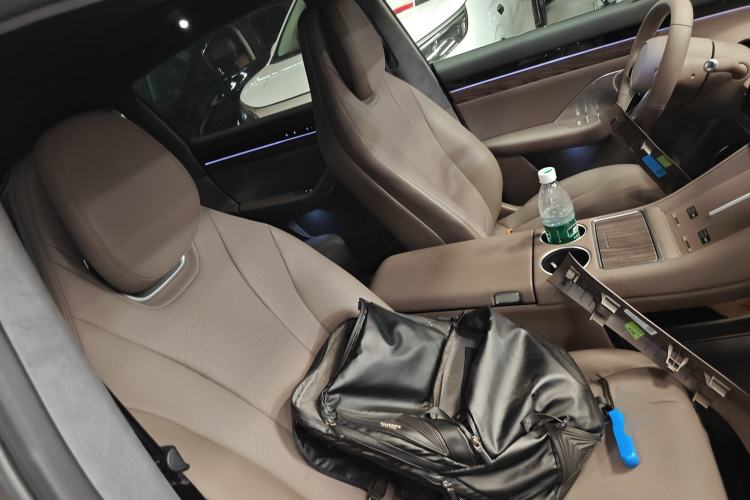 Used Hima Luxeed R7 2025 Range-Extended Version 251 km Max Right Front Seat