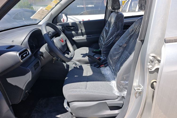 Used Wuling Hongguang New Energy 2025 Extended-Range Hybrid 50 km Utility Version
