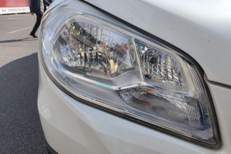Used Suzuki S-Cross 2014 1.6L CVT Two-Wheel Drive Entry Model Right Front Headlight