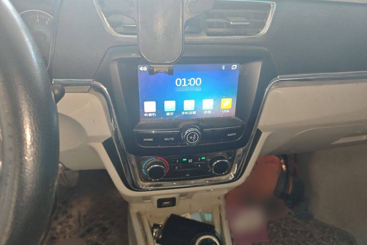 Used Jinbei New Hiace X30L 2023 1.5L Wealth Edition Van 2/5-Seater Air-Conditioned Model SWC15M