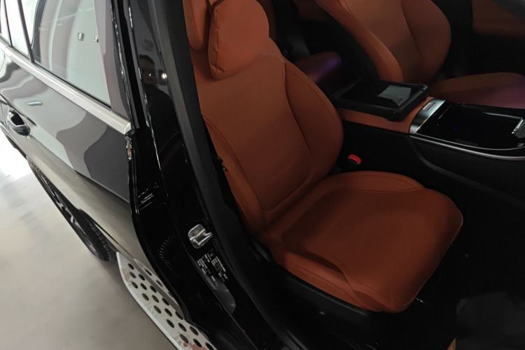 Used Mercedes-Benz GLC 2023 Facelift GLC 260 L 4MATIC Dynamic Version 5 Seats Right Front Seat