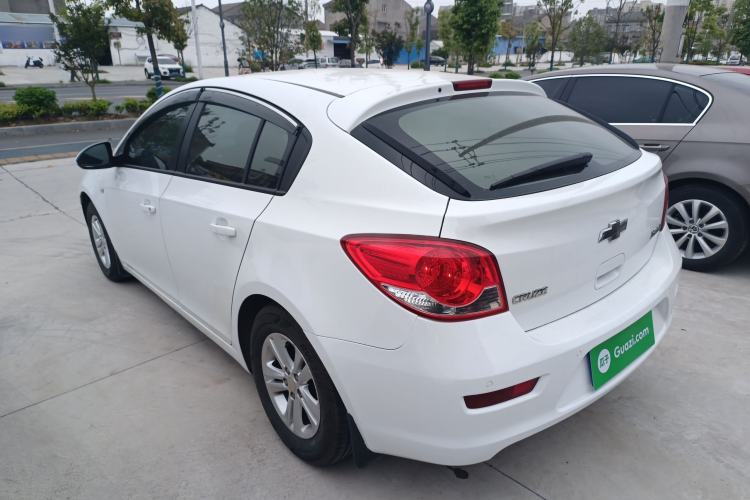 Used Chevrolet Cruze 2015 Hatchback 1.6L Manual Comfort Edition