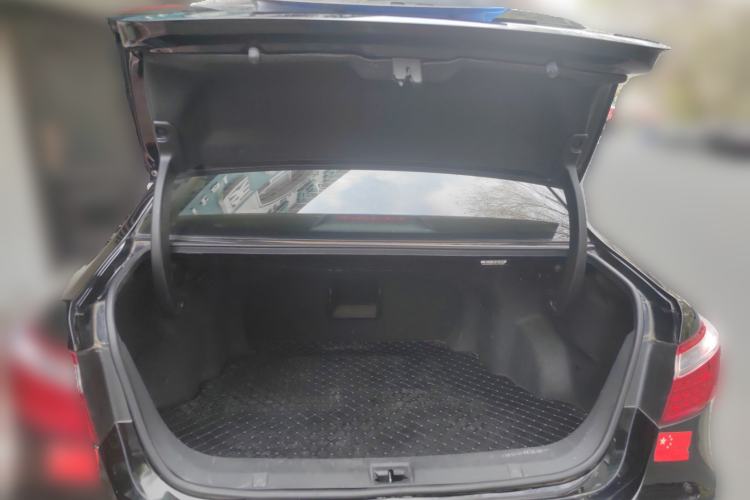 Used CHANGAN Raeton 2014 1.8T Automatic Prestige Anniversary Edition China V Standard Trunk