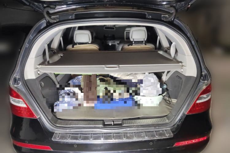 Used Mercedes-Benz R-Class 2010 R 350 L 4MATIC Trunk