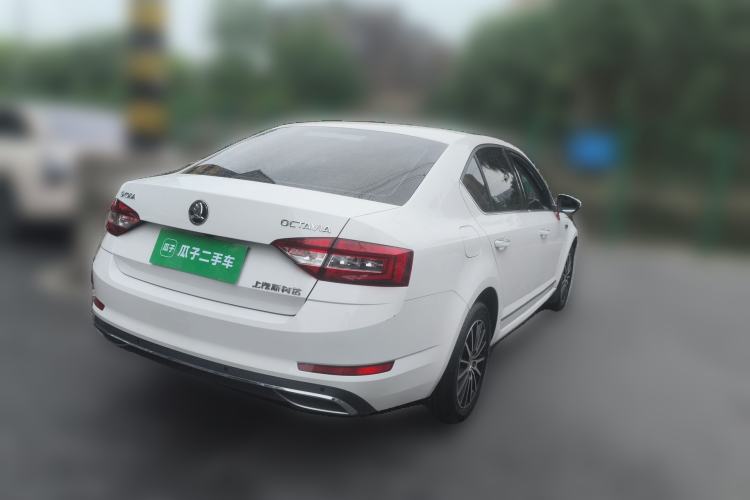 Used Skoda Octavia 2018 1.6L Automatic Luxury Edition Rear Right 45 Deg