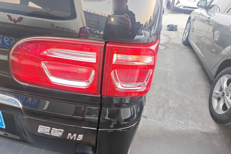 Used FORTHING Lingzhi 2023 M5L 1.6L Base Model 7 Seats