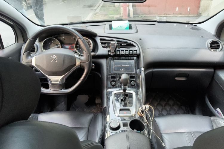 Used Peugeot 3008 2015 1.6THP Automatic Prestige Edition Center Console