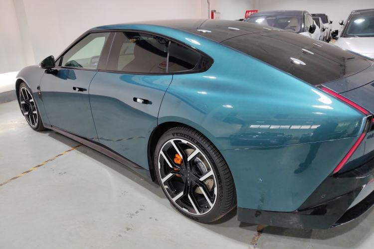 Used XPeng P7 2025 Model—750 All-Wheel-Drive High-Performance Ultra